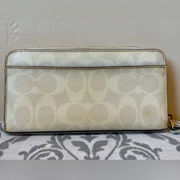 Gorgeous Coach Cream & Multicolor Tote WITH Wallet - Picture 8 of 10